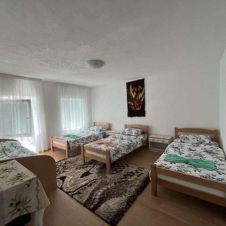 Guest House Guri Vuthaj Exterior photo
