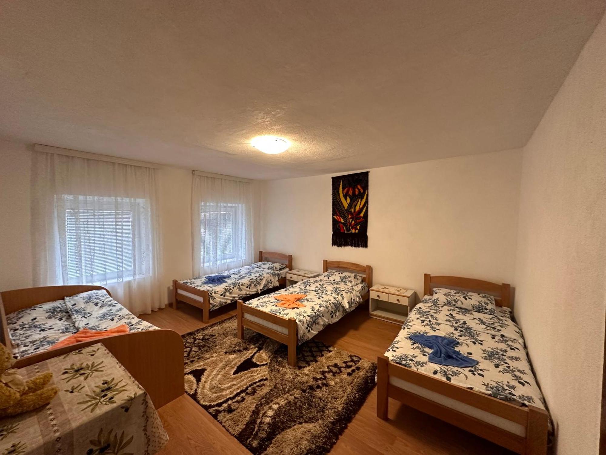 Guest House Guri Vuthaj Exterior photo