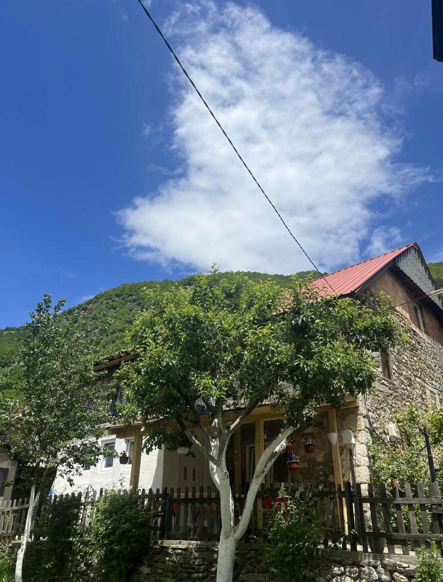 Guest House Guri Vuthaj Exterior photo