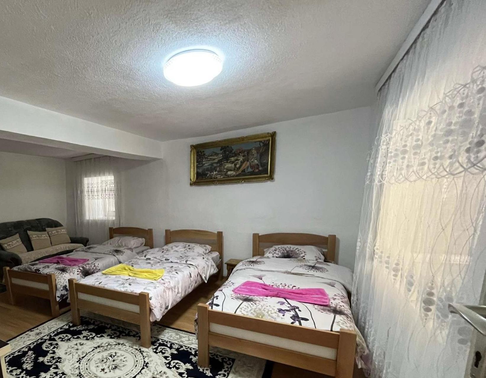 Guest House Guri Vuthaj Exterior photo