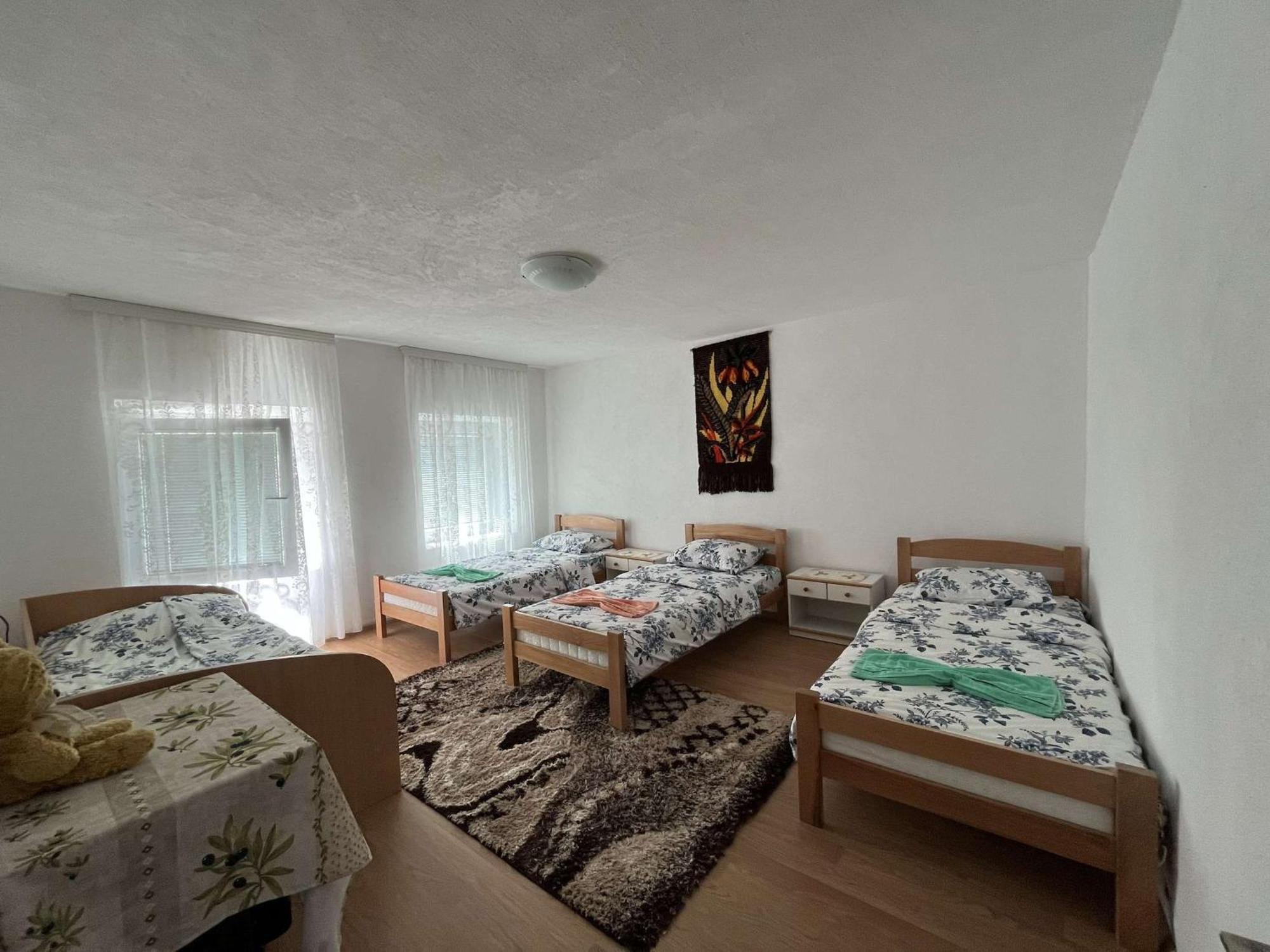 Guest House Guri Vuthaj Exterior photo