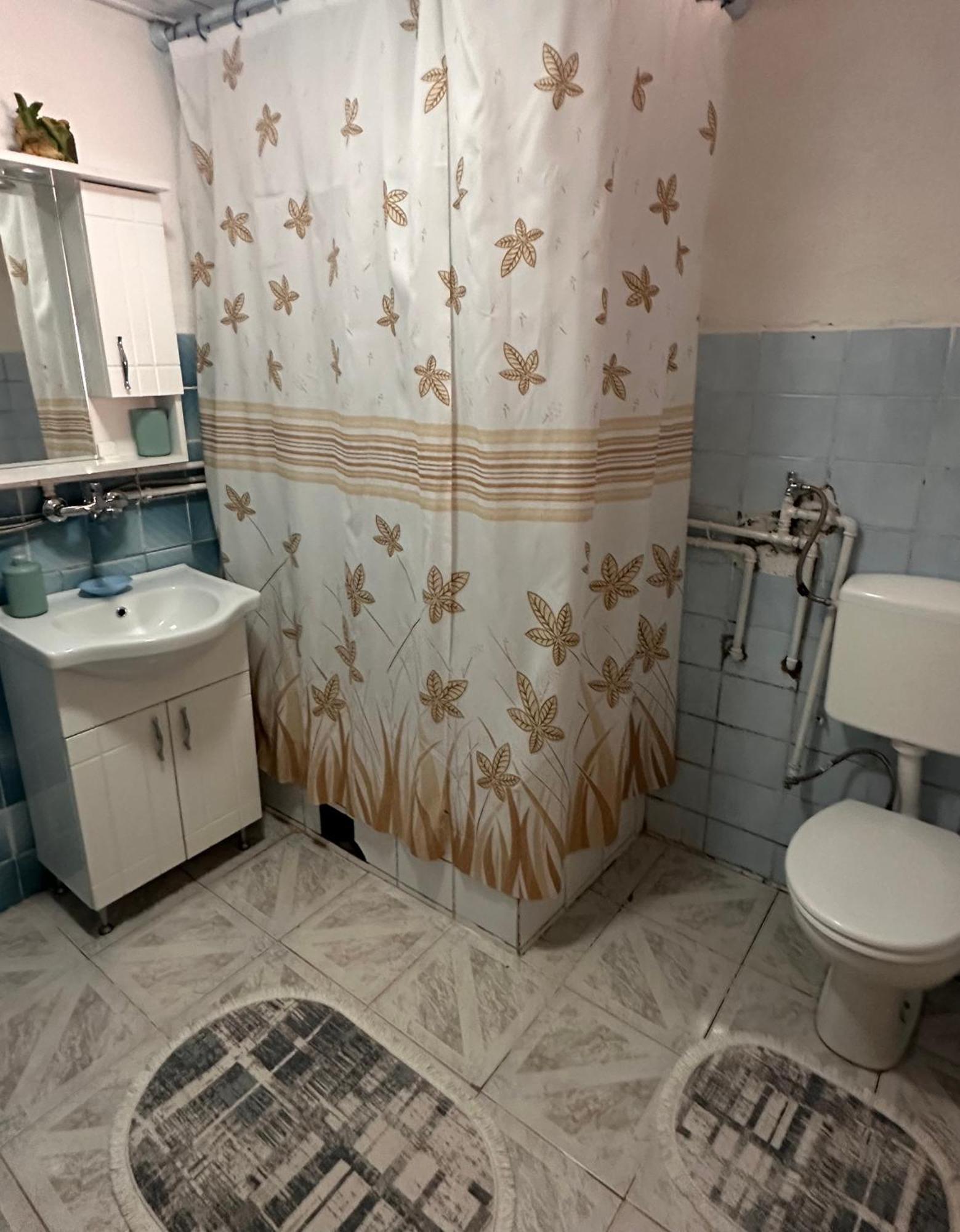Guest House Guri Vuthaj Exterior photo