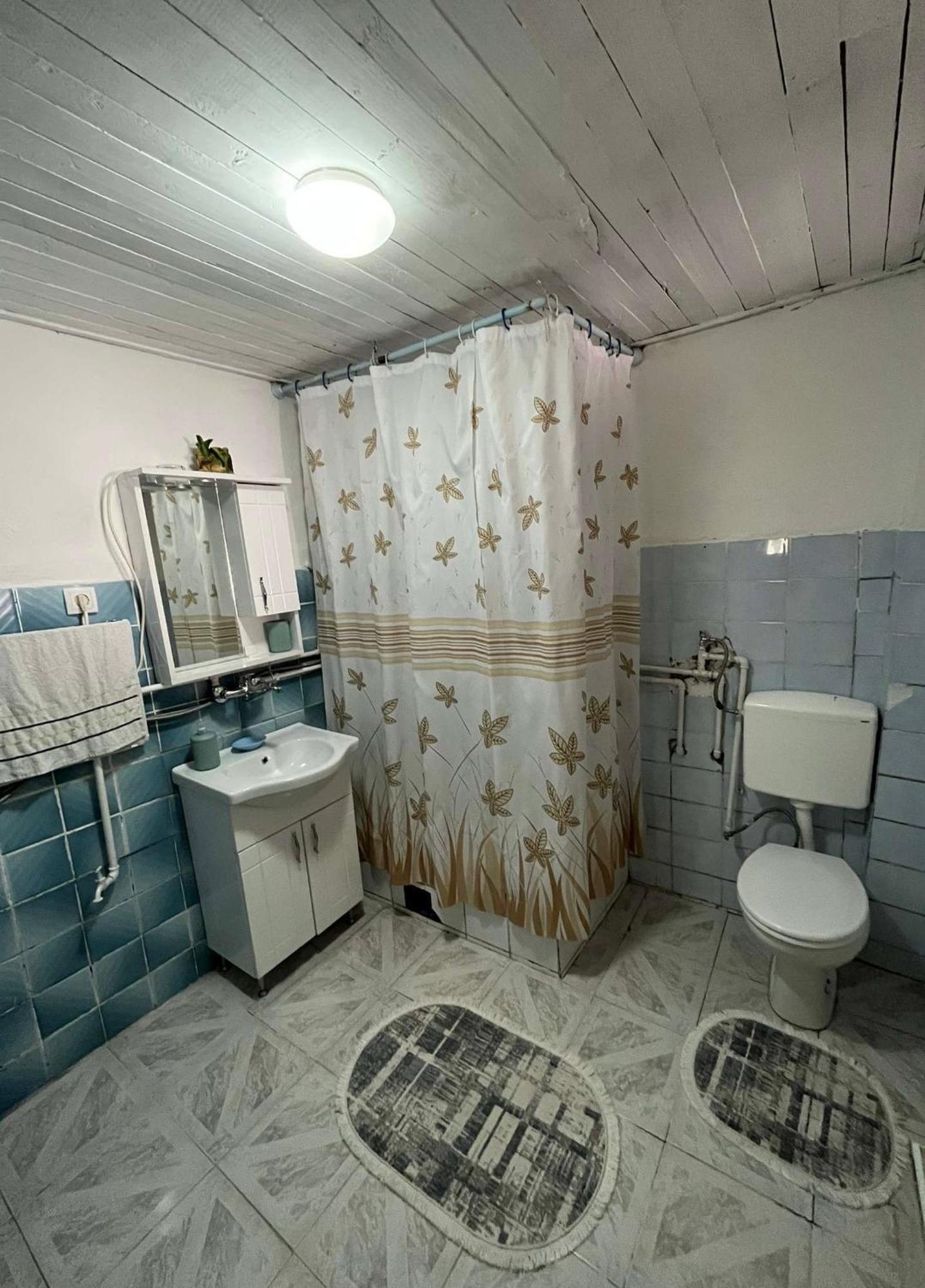 Guest House Guri Vuthaj Exterior photo