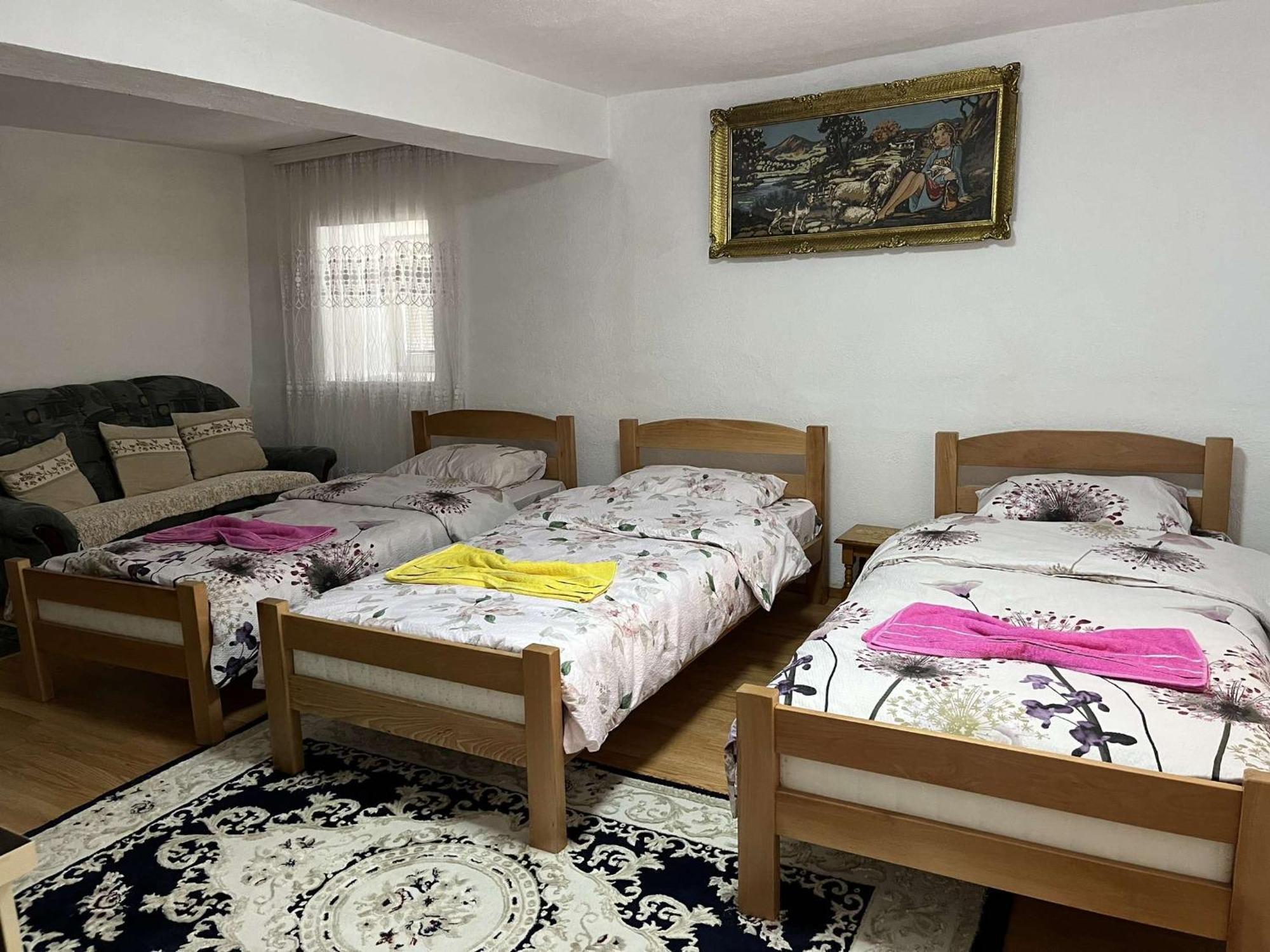 Guest House Guri Vuthaj Exterior photo