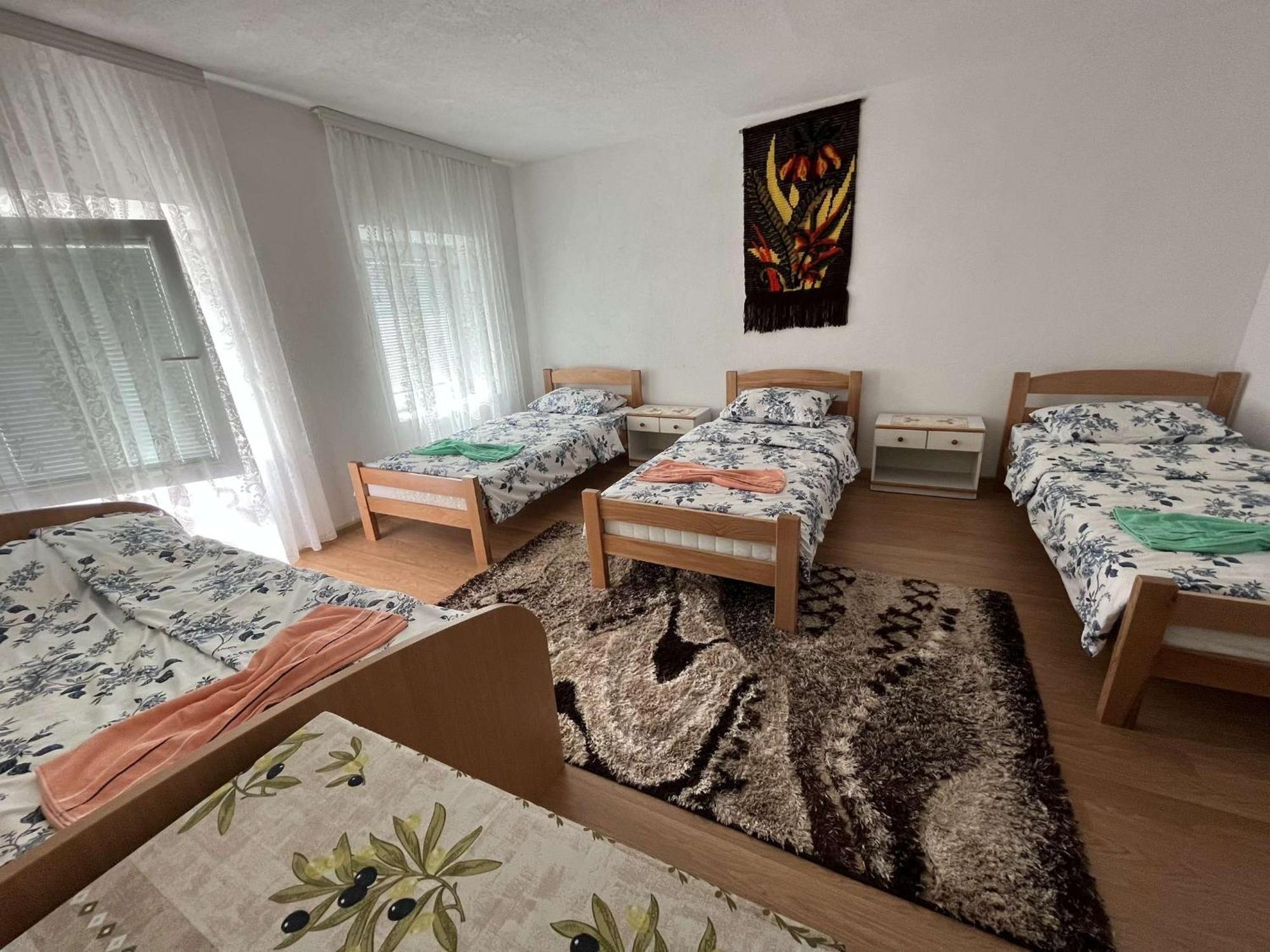 Guest House Guri Vuthaj Exterior photo