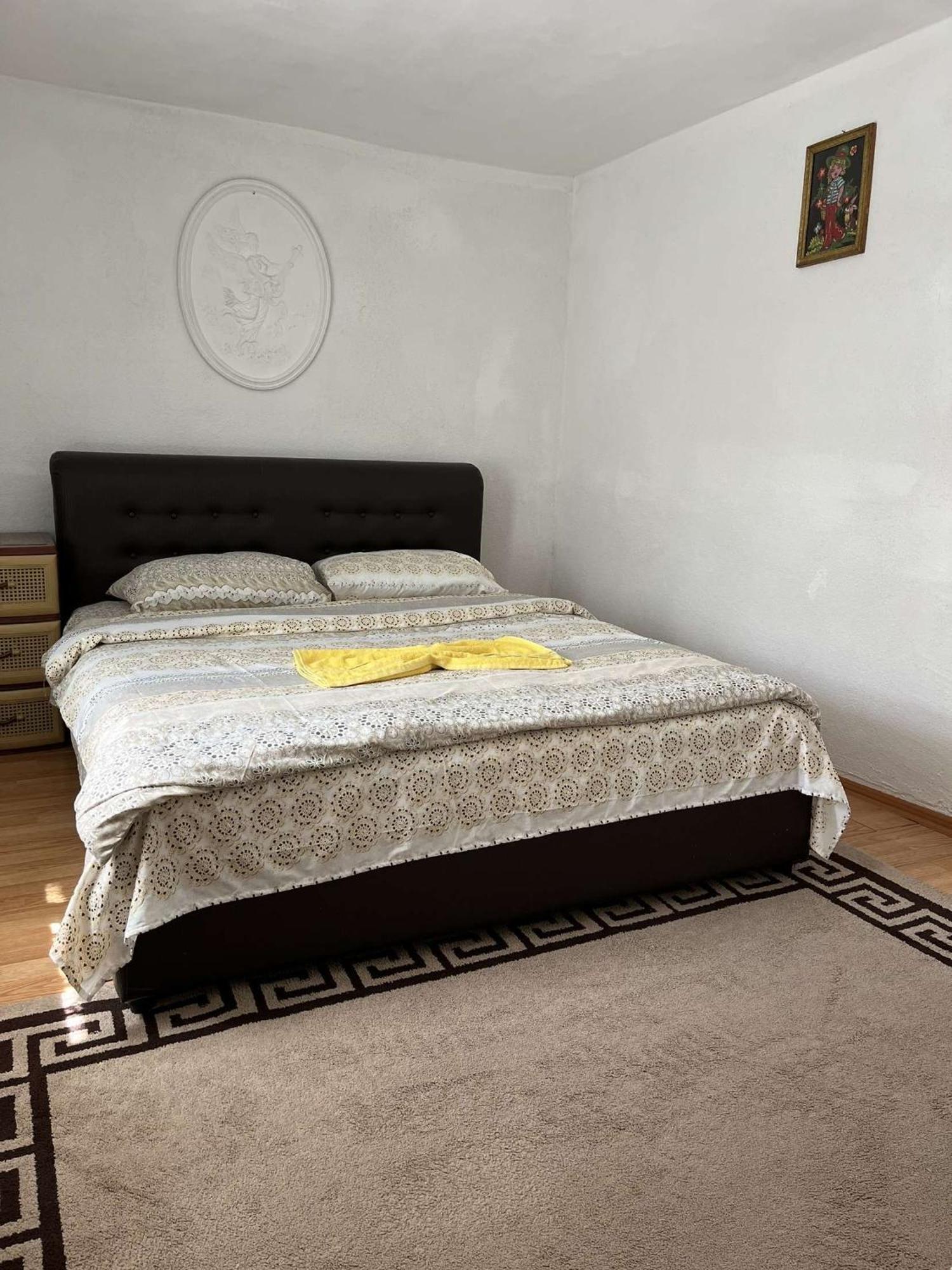 Guest House Guri Vuthaj Exterior photo